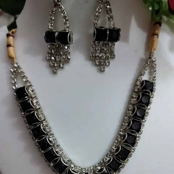 Beautiful Necklace Set Dark Blue - Image 2