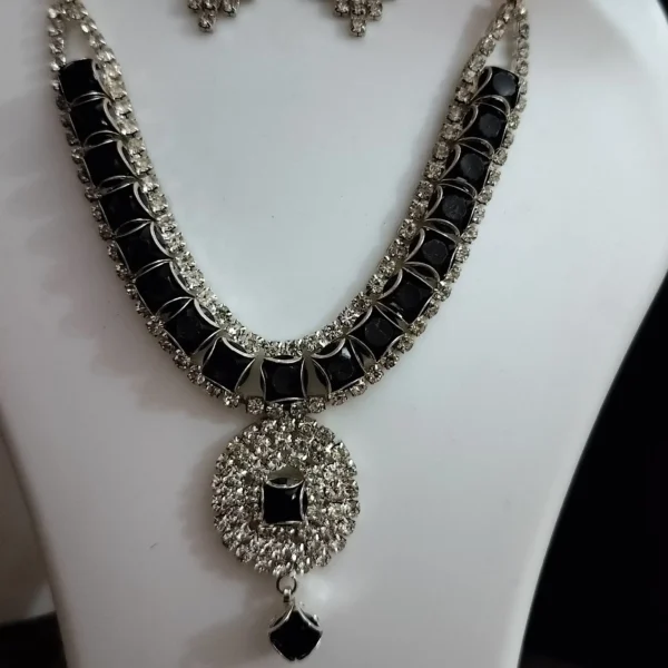 Beautiful Necklace Set Dark Blue - Image 3