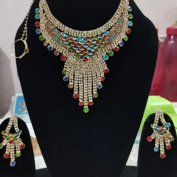 Multicoloured Beautiful Necklace Set ( Nathani and Maangtika Included)
