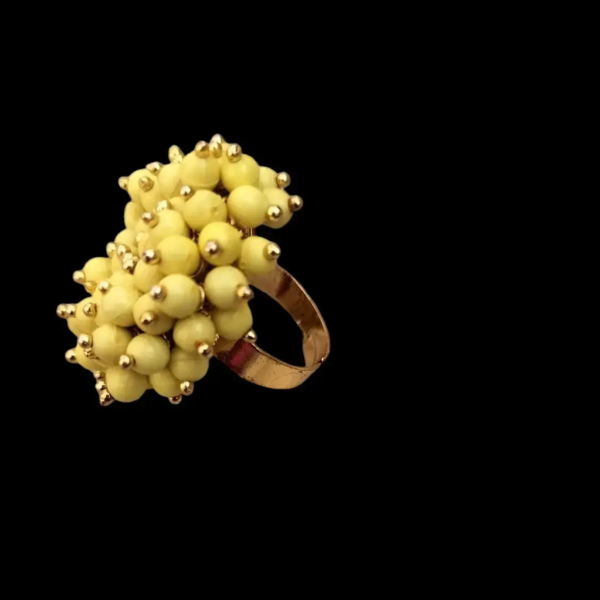 Beautiful Alloy Yellow Finger Ring - Image 2