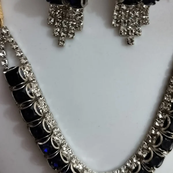 Beautiful Necklace Set Dark Blue - Image 4